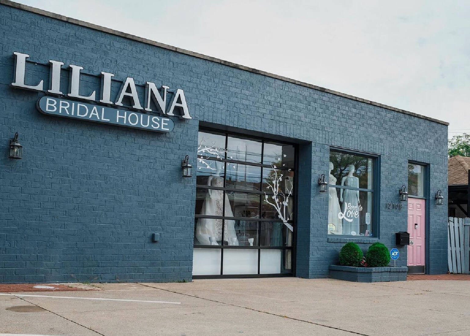 Photo of Liliana Bridal House Store Exterior. Desktop image